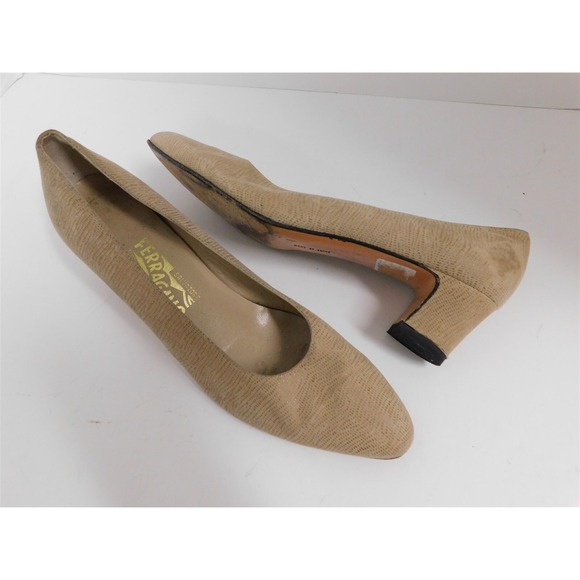 Salvatore Ferragamo Beige Textured Leather Pumps Italy 10.5 AAA - Picture 2 of 7